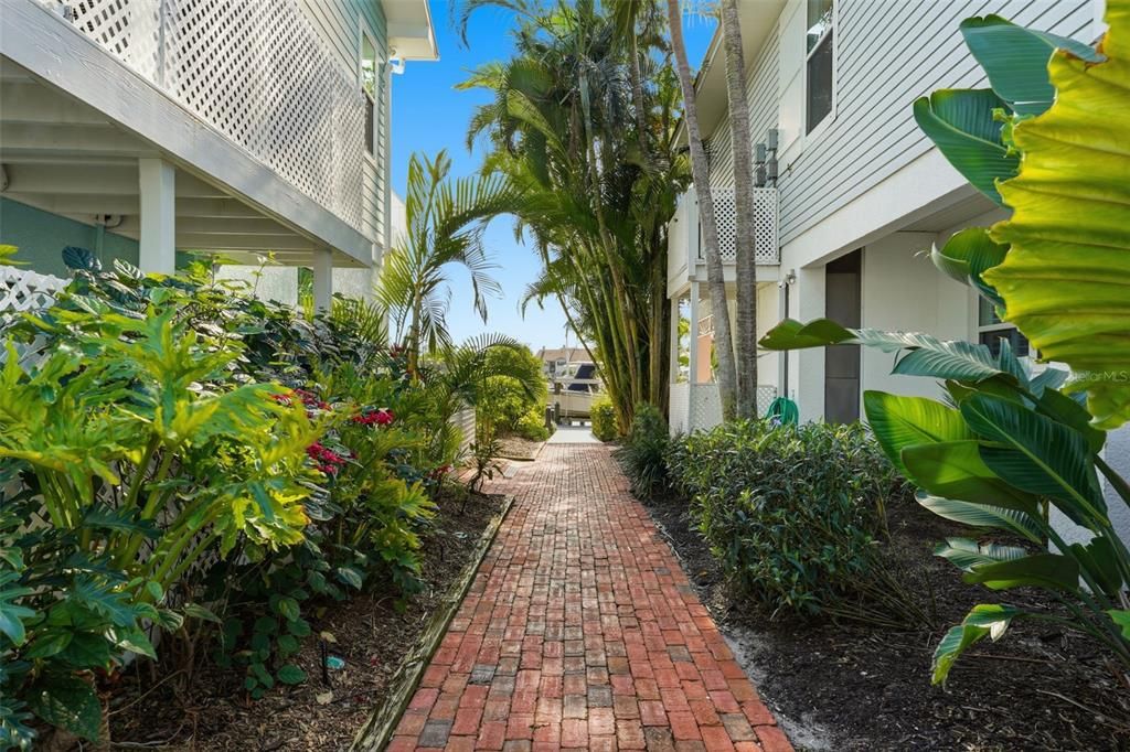 На продажу: $1,895,000 (4 спален, 2 ванн, 3016 Квадратных фут)