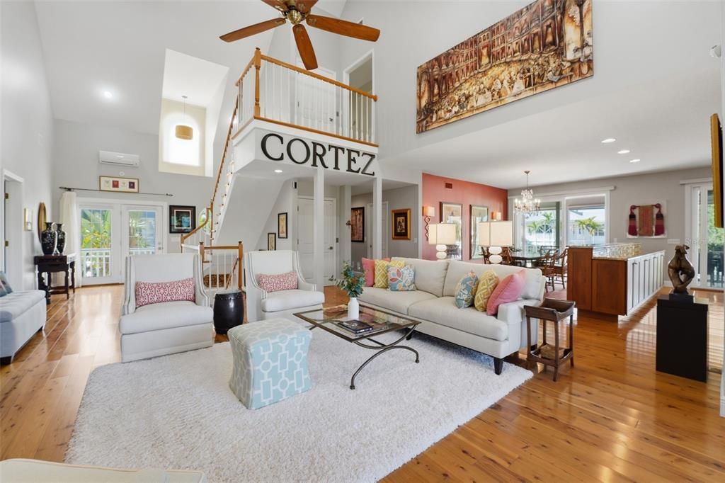 На продажу: $1,895,000 (4 спален, 2 ванн, 3016 Квадратных фут)