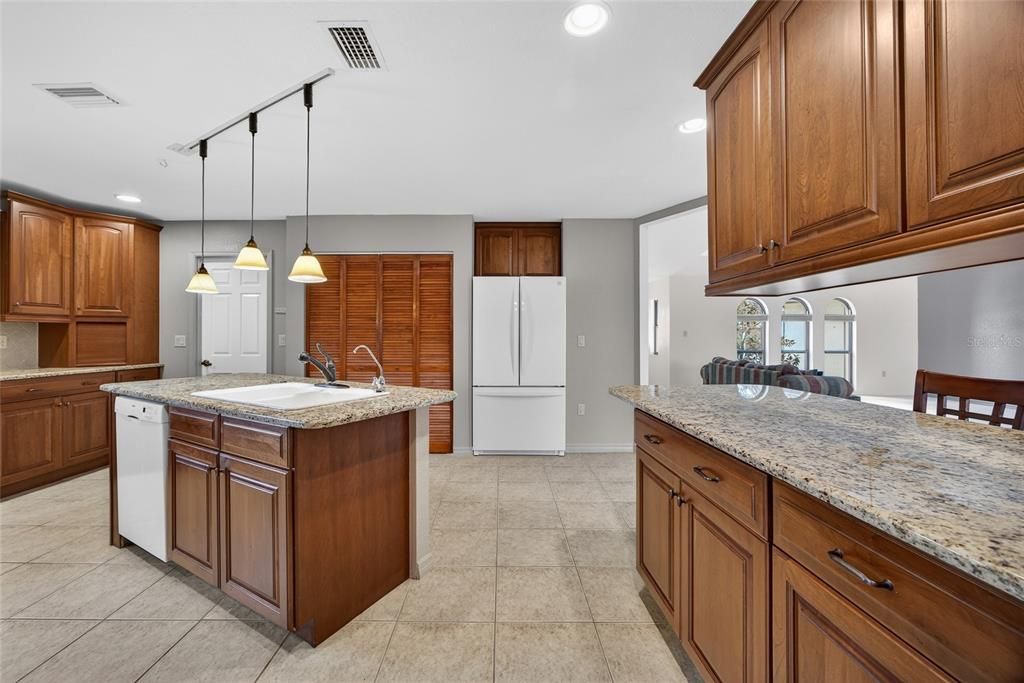 For Sale: $399,900 (3 beds, 2 baths, 2200 Square Feet)