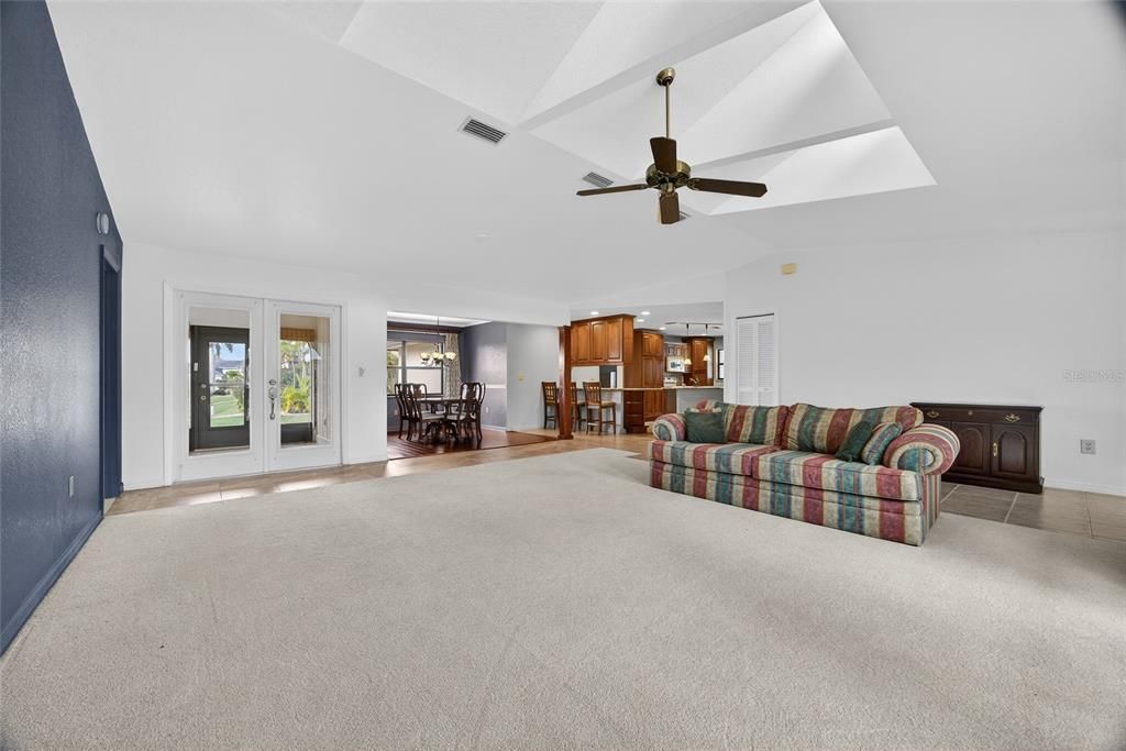 For Sale: $399,900 (3 beds, 2 baths, 2200 Square Feet)