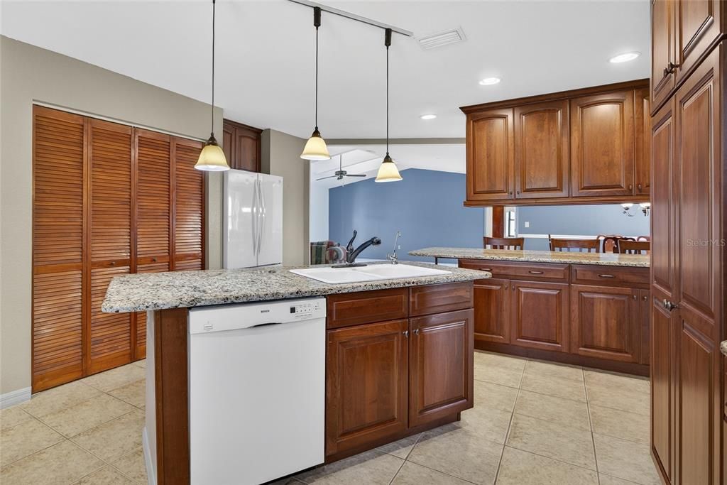 For Sale: $399,900 (3 beds, 2 baths, 2200 Square Feet)