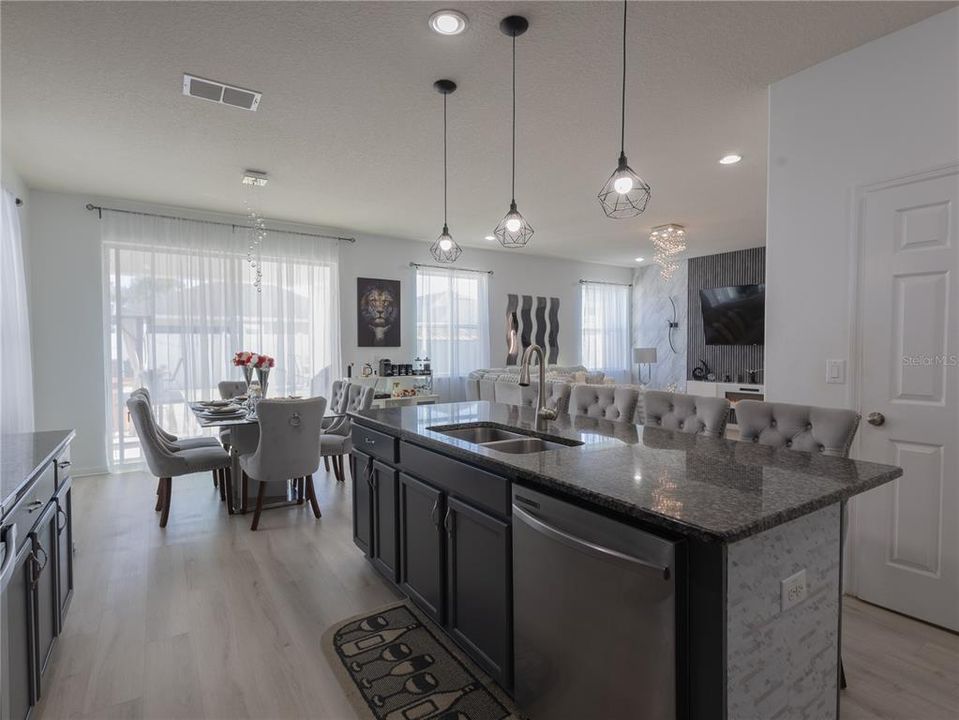 На продажу: $609,000 (4 спален, 2 ванн, 2391 Квадратных фут)