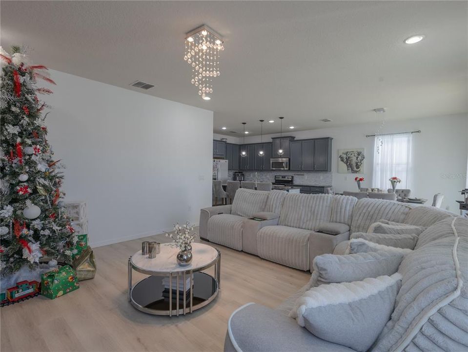 На продажу: $609,000 (4 спален, 2 ванн, 2391 Квадратных фут)