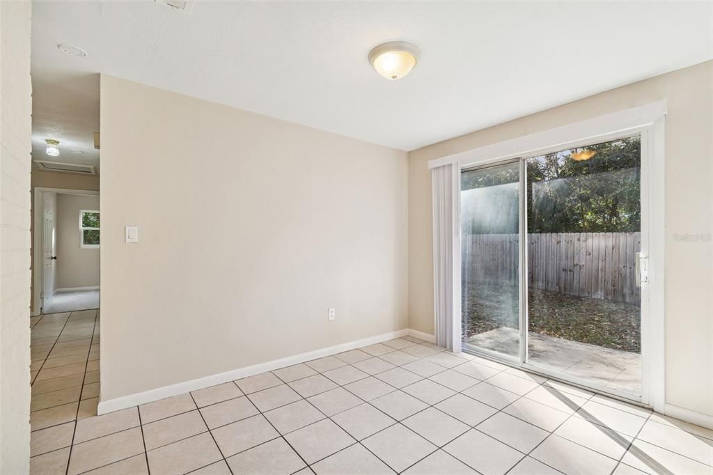 待售: $250,000 (3 贝兹, 2 浴室, 1288 平方英尺)