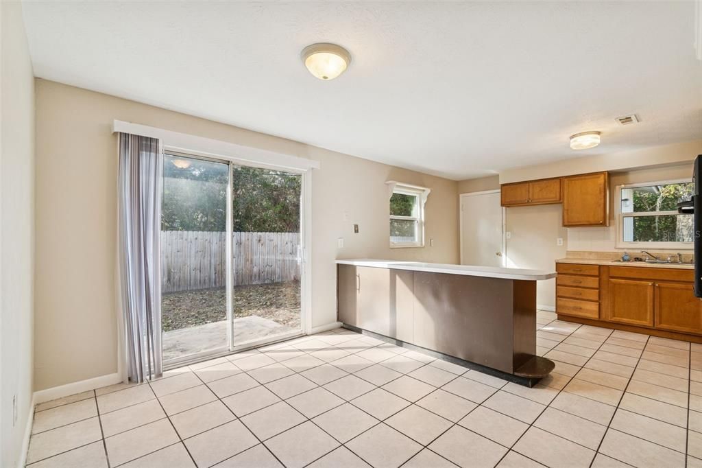 待售: $250,000 (3 贝兹, 2 浴室, 1288 平方英尺)