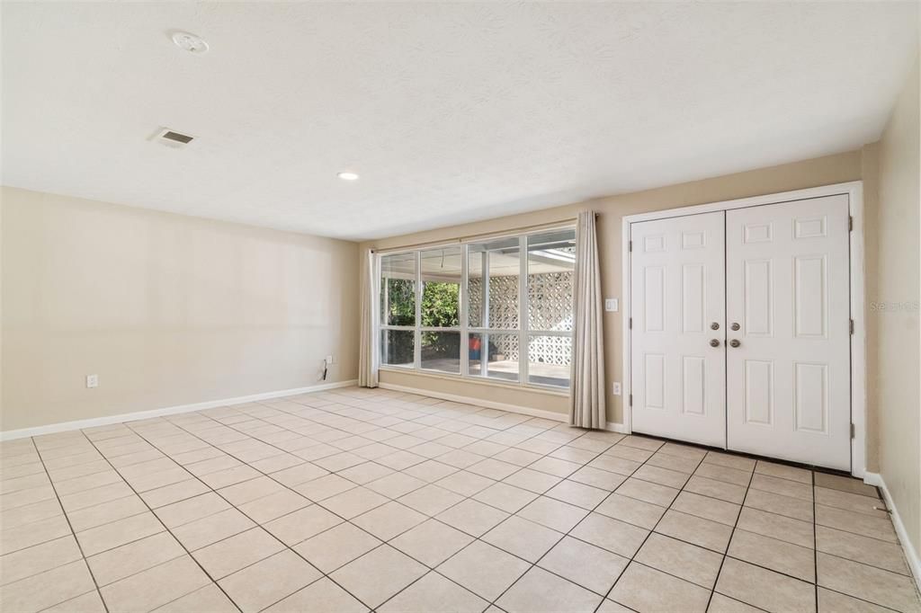 待售: $250,000 (3 贝兹, 2 浴室, 1288 平方英尺)