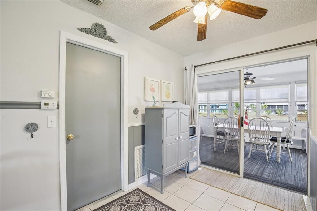 待售: $219,900 (2 贝兹, 2 浴室, 962 平方英尺)