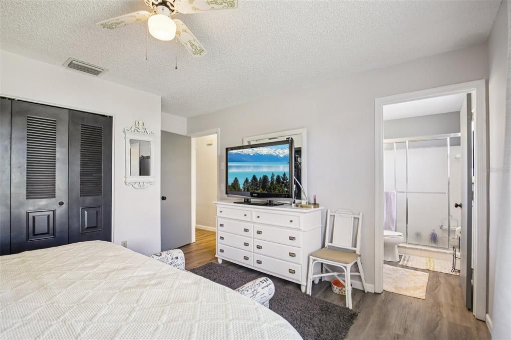 待售: $219,900 (2 贝兹, 2 浴室, 962 平方英尺)