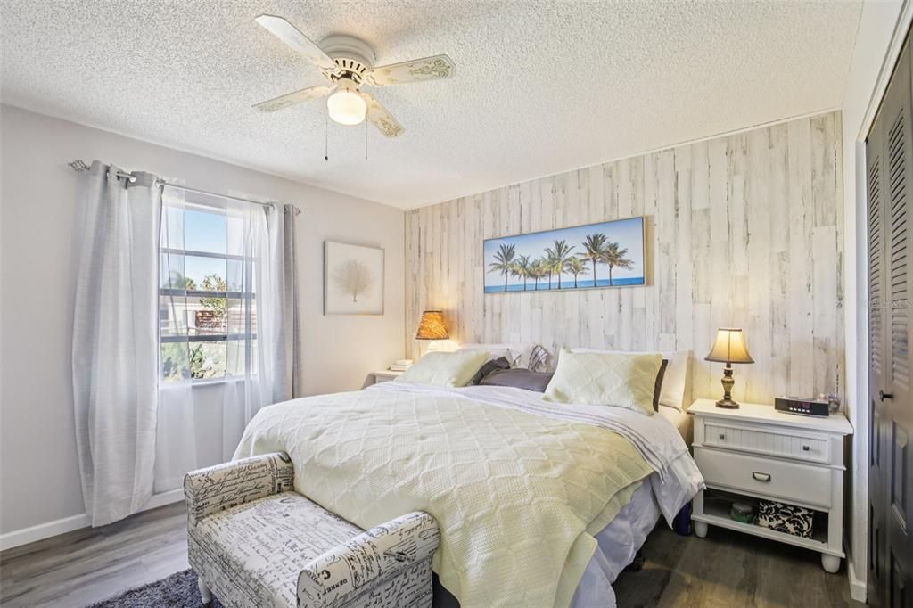 待售: $219,900 (2 贝兹, 2 浴室, 962 平方英尺)