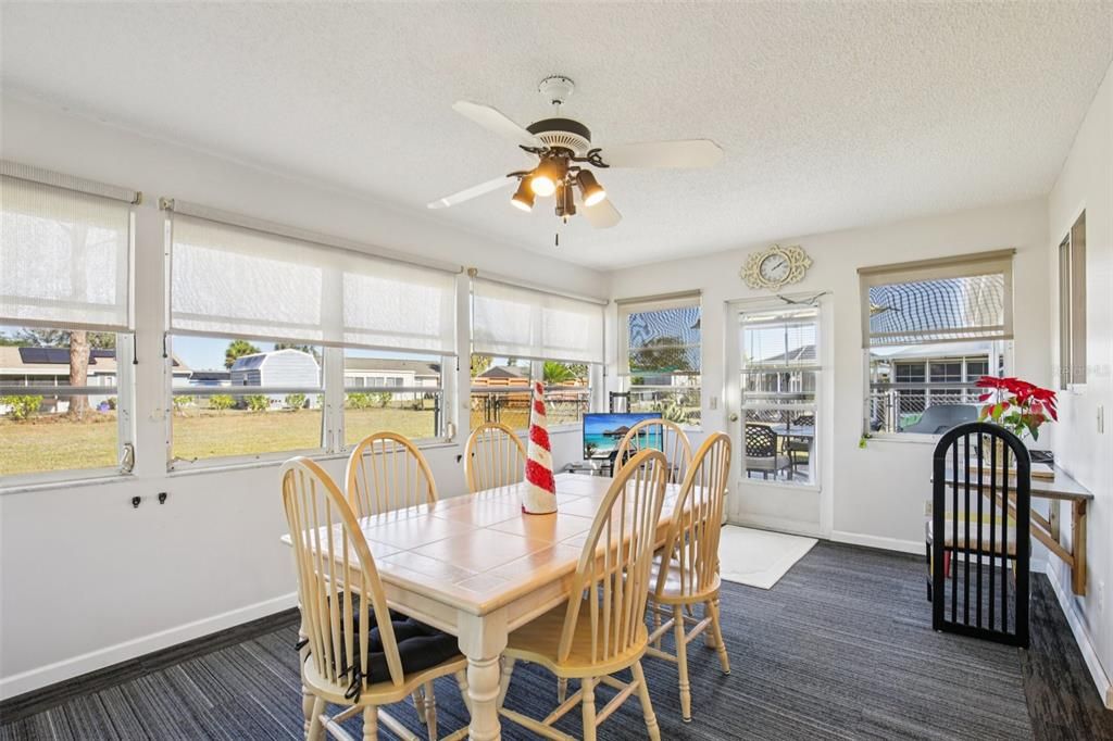 待售: $219,900 (2 贝兹, 2 浴室, 962 平方英尺)