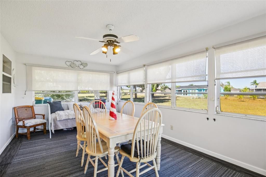 待售: $219,900 (2 贝兹, 2 浴室, 962 平方英尺)