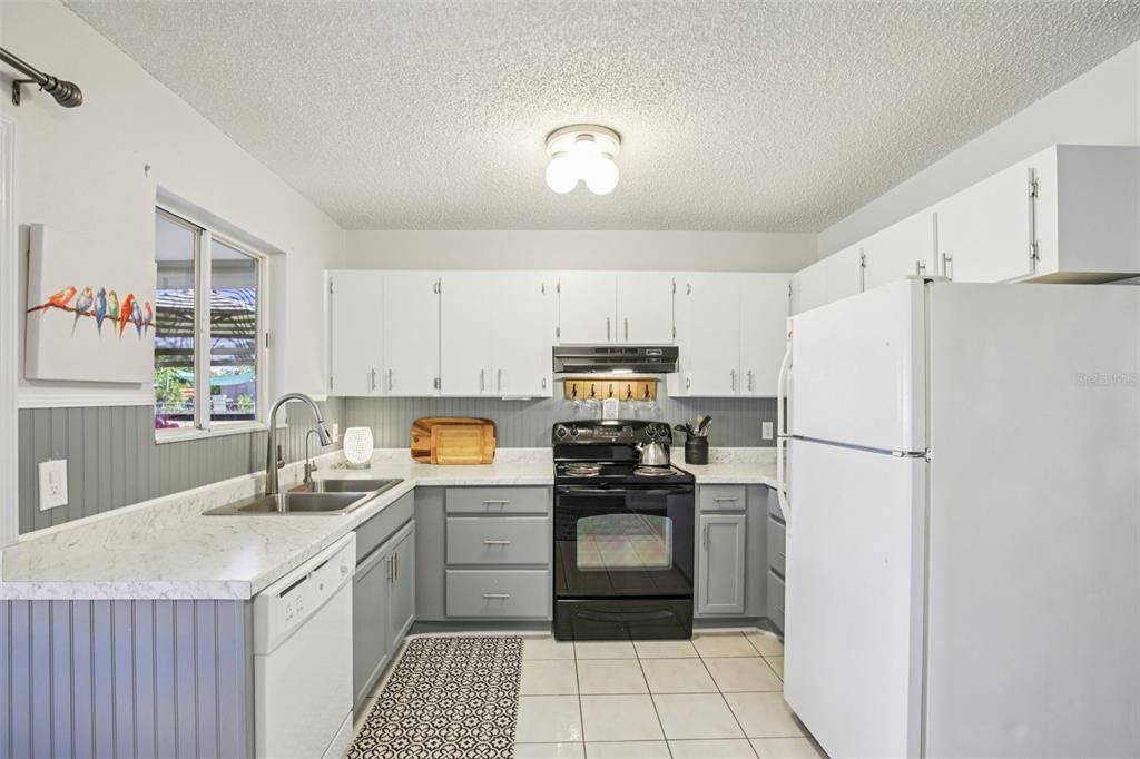 待售: $219,900 (2 贝兹, 2 浴室, 962 平方英尺)