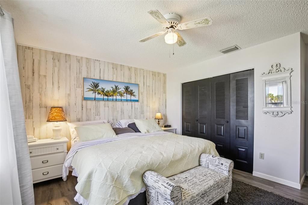 待售: $219,900 (2 贝兹, 2 浴室, 962 平方英尺)