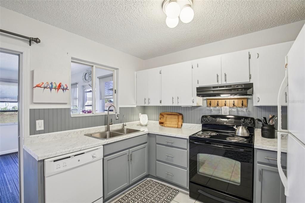 待售: $219,900 (2 贝兹, 2 浴室, 962 平方英尺)