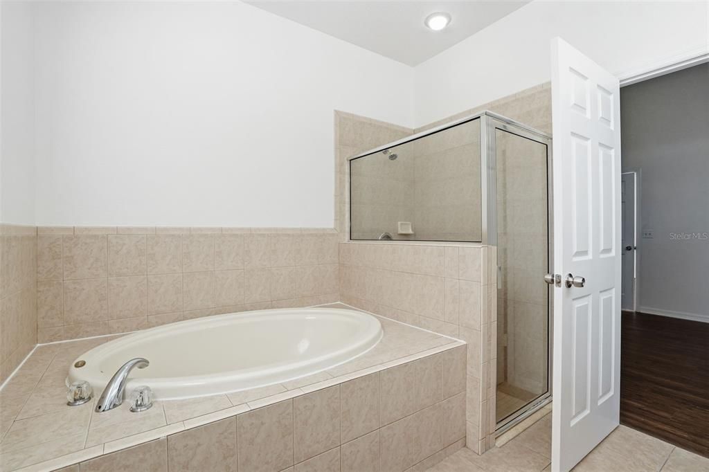 For Sale: $304,900 (3 beds, 2 baths, 1696 Square Feet)