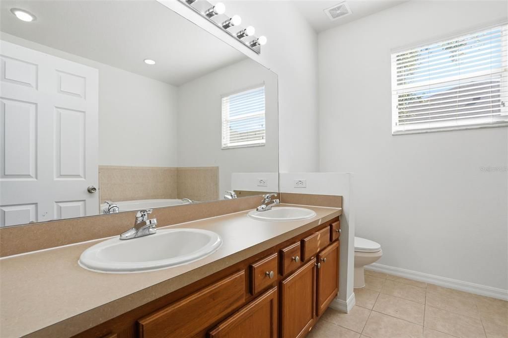 For Sale: $304,900 (3 beds, 2 baths, 1696 Square Feet)