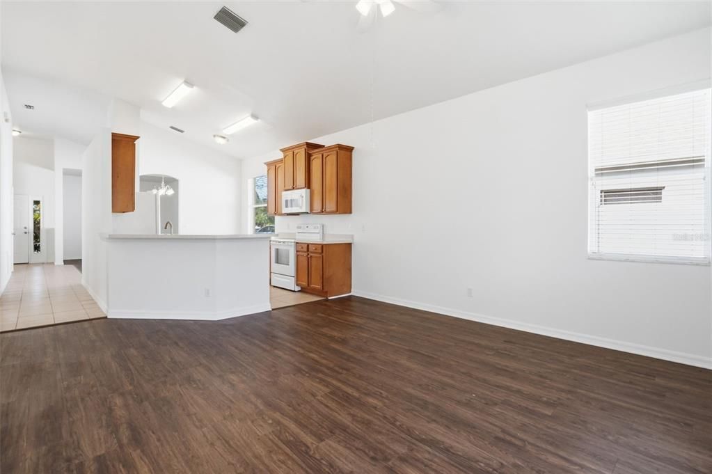 For Sale: $304,900 (3 beds, 2 baths, 1696 Square Feet)