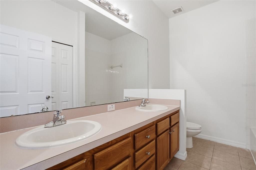 For Sale: $304,900 (3 beds, 2 baths, 1696 Square Feet)
