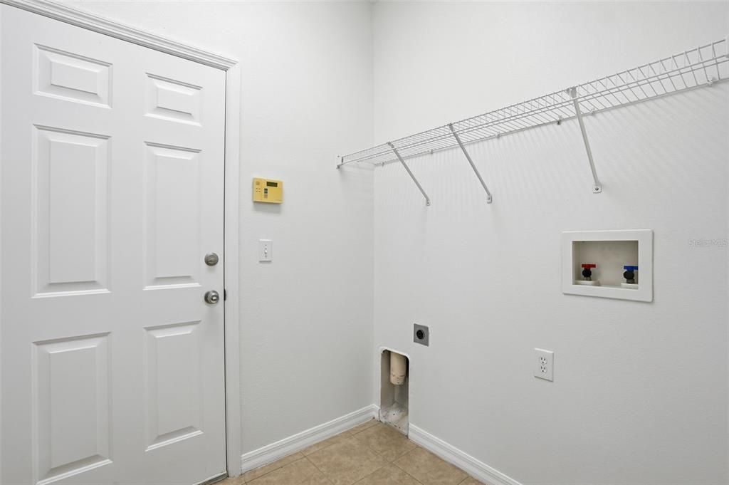 For Sale: $304,900 (3 beds, 2 baths, 1696 Square Feet)