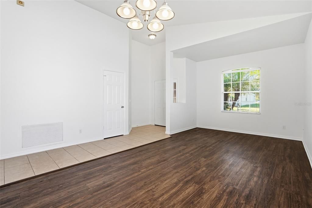 For Sale: $304,900 (3 beds, 2 baths, 1696 Square Feet)