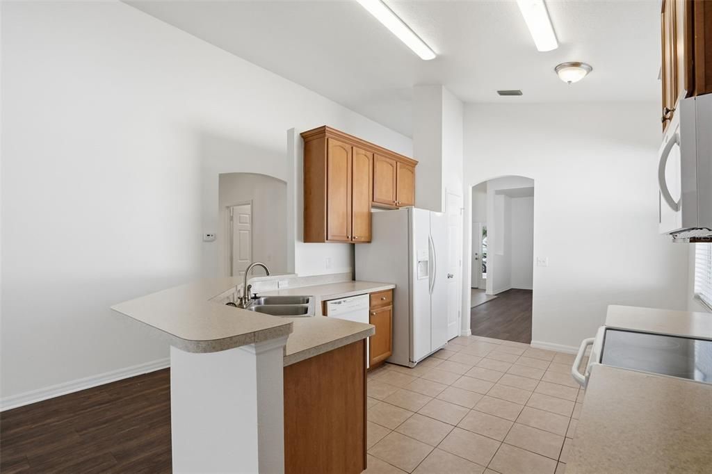 For Sale: $304,900 (3 beds, 2 baths, 1696 Square Feet)