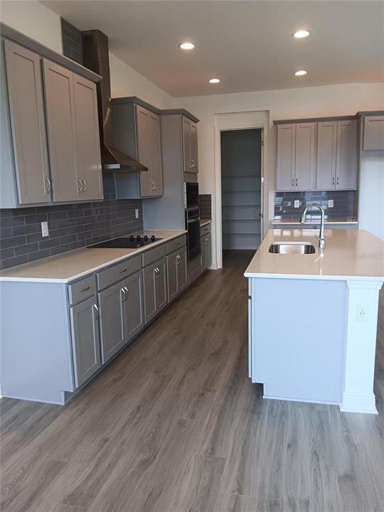 待售: $760,000 (5 贝兹, 4 浴室, 3504 平方英尺)