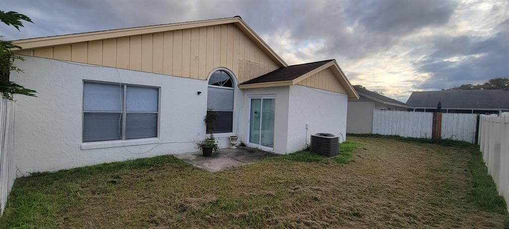 For Sale: $350,000 (3 beds, 2 baths, 1377 Square Feet)