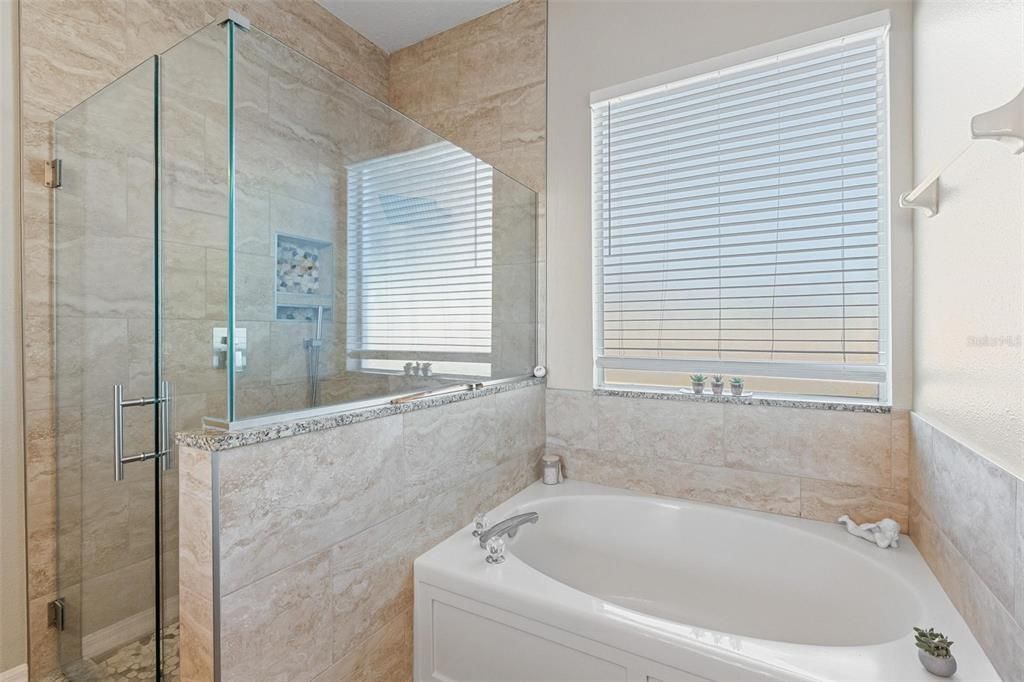 En Venta: $480,000 (4 camas, 2 baños, 2065 Pies cuadrados)