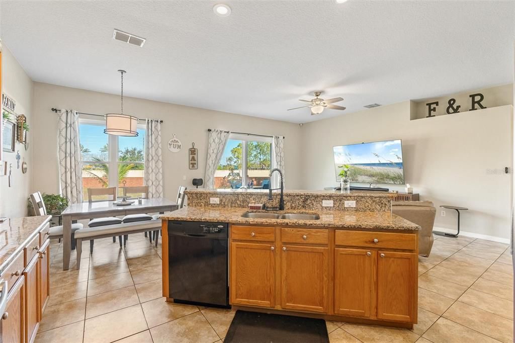 En Venta: $480,000 (4 camas, 2 baños, 2065 Pies cuadrados)