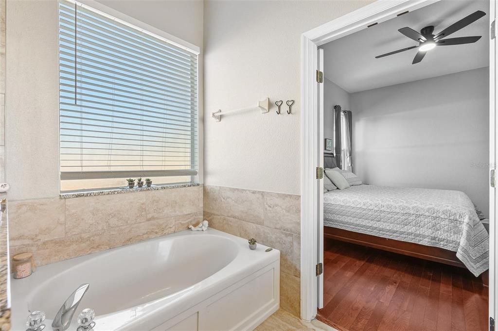 En Venta: $480,000 (4 camas, 2 baños, 2065 Pies cuadrados)