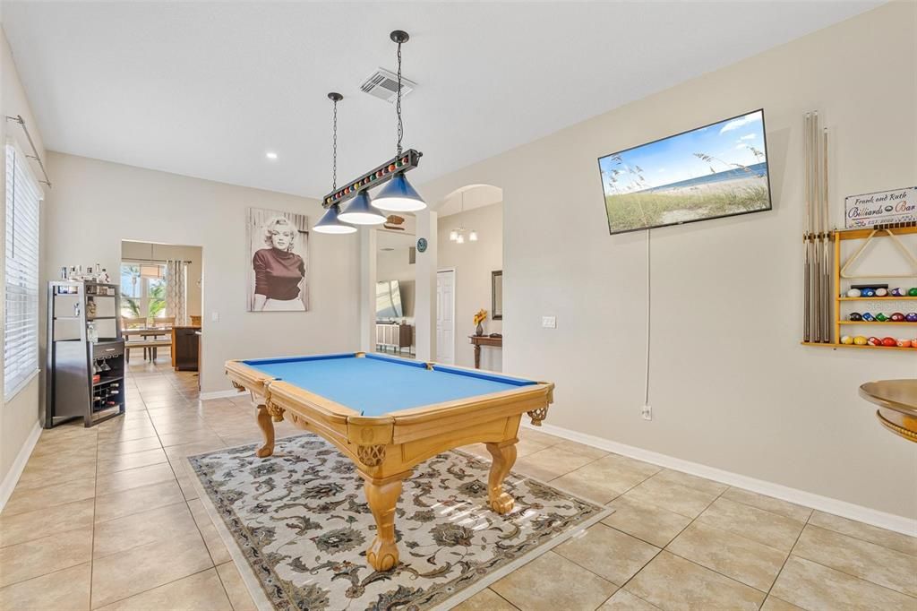 En Venta: $480,000 (4 camas, 2 baños, 2065 Pies cuadrados)