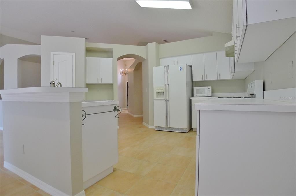 For Rent: $2,350 (3 beds, 2 baths, 1825 Square Feet)