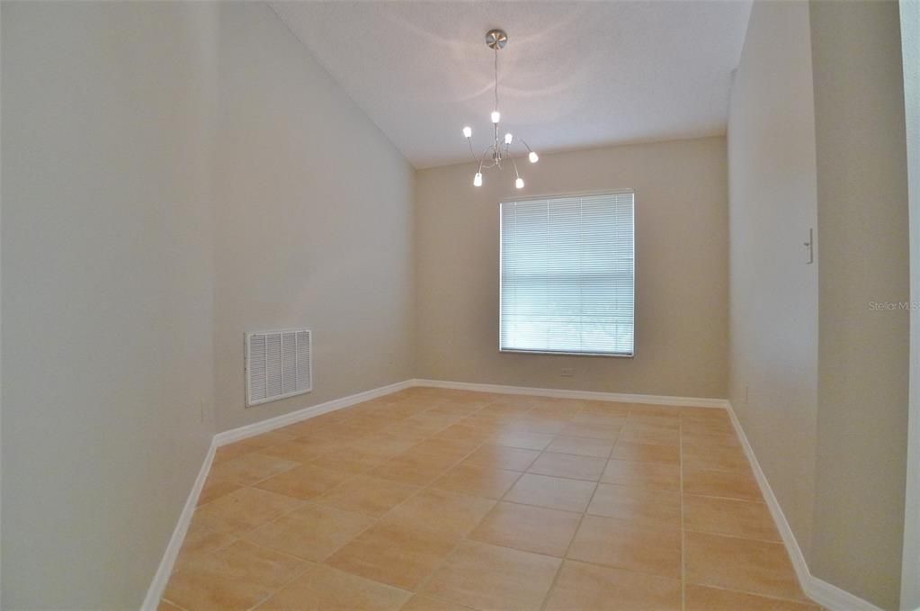 For Rent: $2,350 (3 beds, 2 baths, 1825 Square Feet)