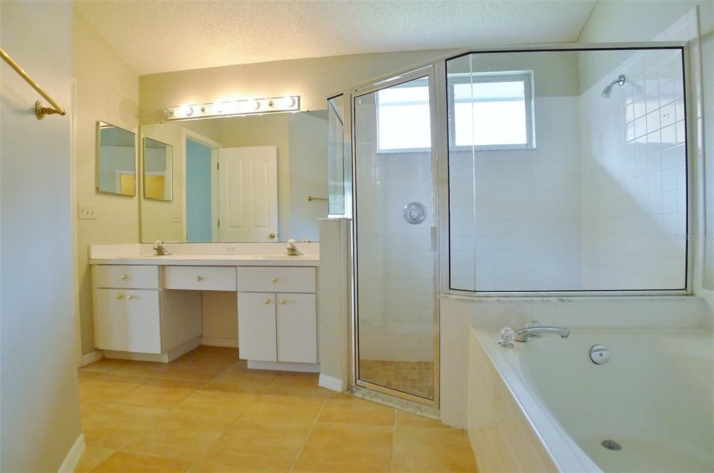 For Rent: $2,350 (3 beds, 2 baths, 1825 Square Feet)