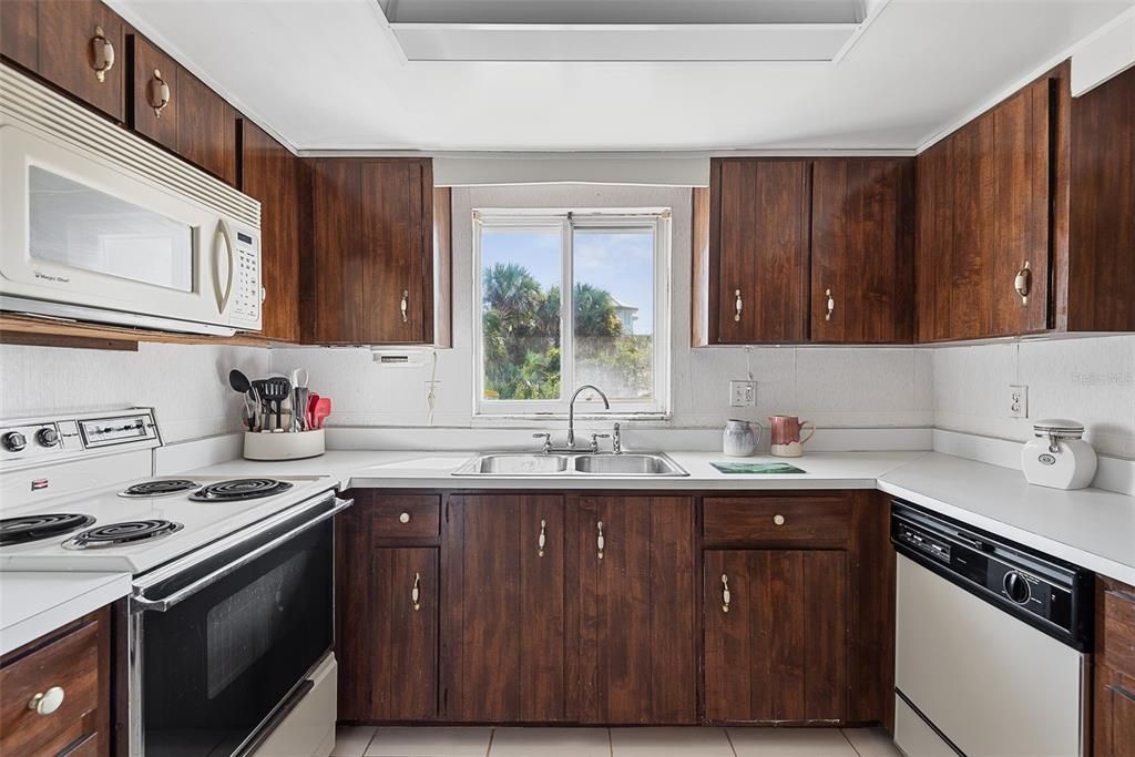 На продажу: $525,000 (2 спален, 2 ванн, 1252 Квадратных фут)