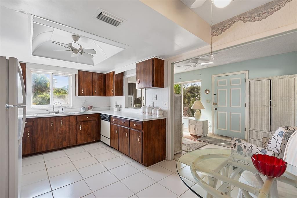 На продажу: $525,000 (2 спален, 2 ванн, 1252 Квадратных фут)