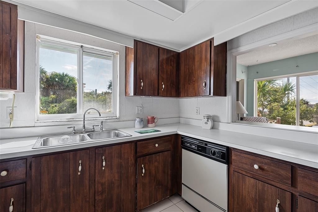 На продажу: $525,000 (2 спален, 2 ванн, 1252 Квадратных фут)