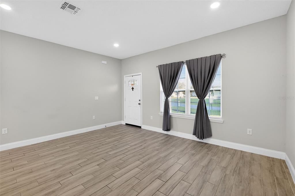 For Rent: $1,800 (3 beds, 2 baths, 1632 Square Feet)