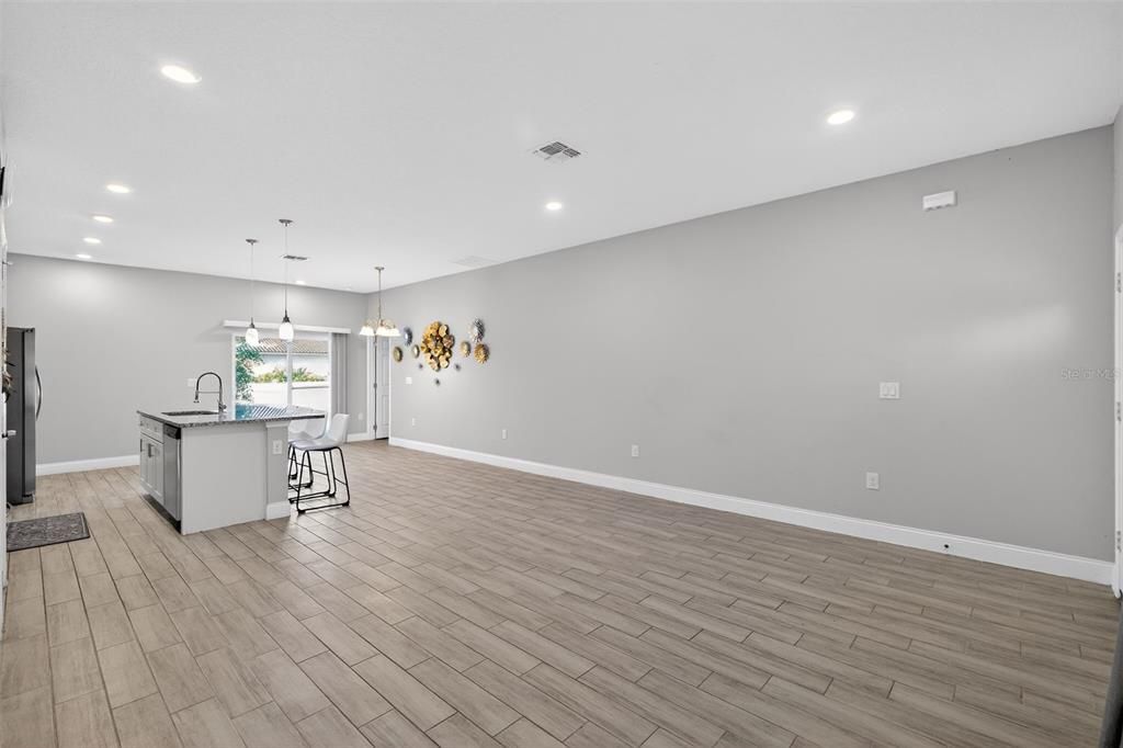 For Rent: $1,800 (3 beds, 2 baths, 1632 Square Feet)