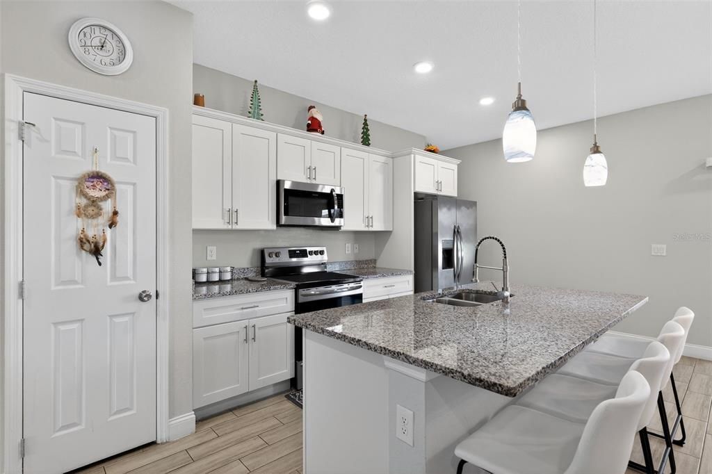 For Rent: $1,800 (3 beds, 2 baths, 1632 Square Feet)