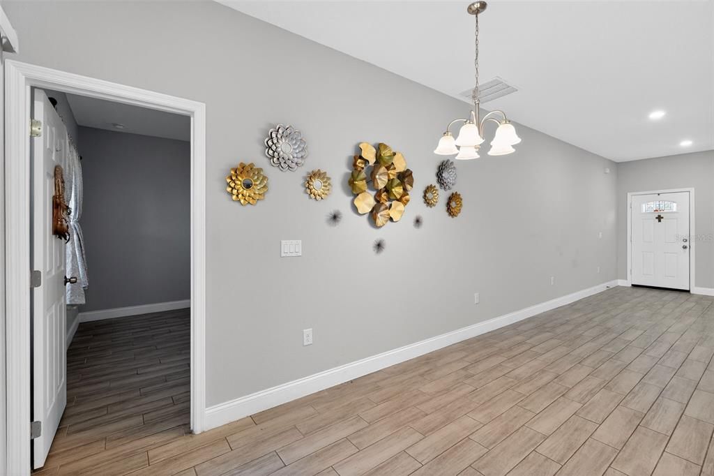 For Rent: $1,800 (3 beds, 2 baths, 1632 Square Feet)