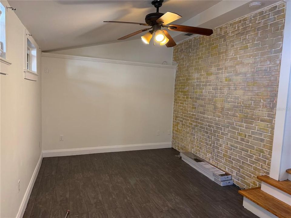 出租: $3,150 (3 贝兹, 3 浴室, 1392 平方英尺)