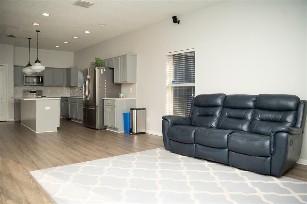 For Rent: $3,200 (4 beds, 2 baths, 2197 Square Feet)