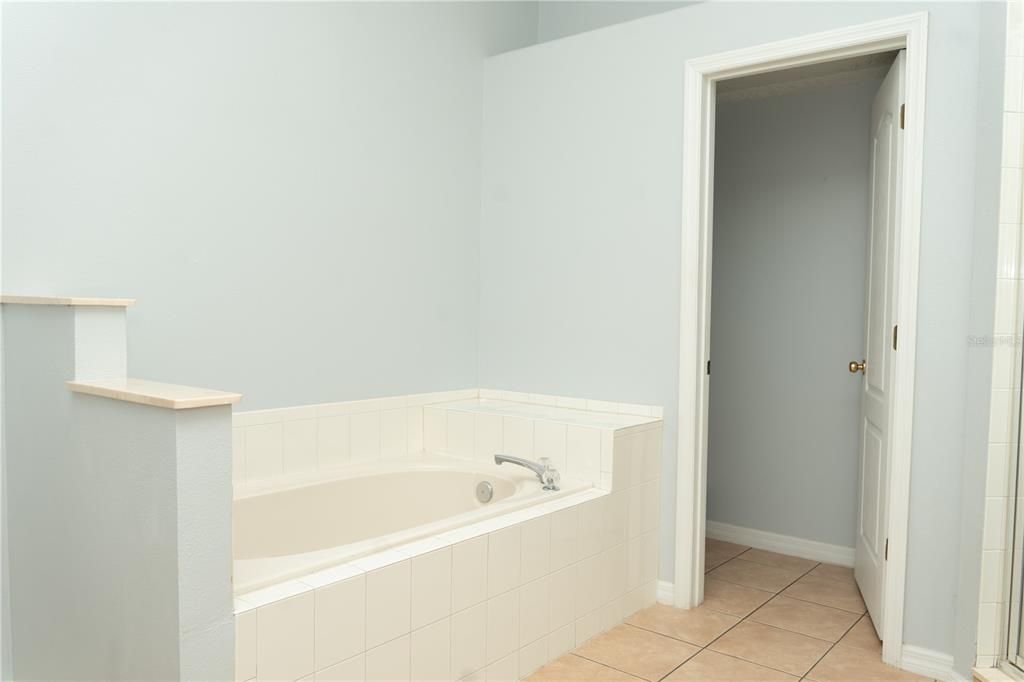 For Rent: $3,200 (4 beds, 2 baths, 2197 Square Feet)