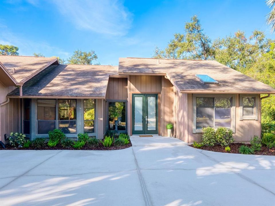 For Sale: $599,998 (3 beds, 2 baths, 2100 Square Feet)