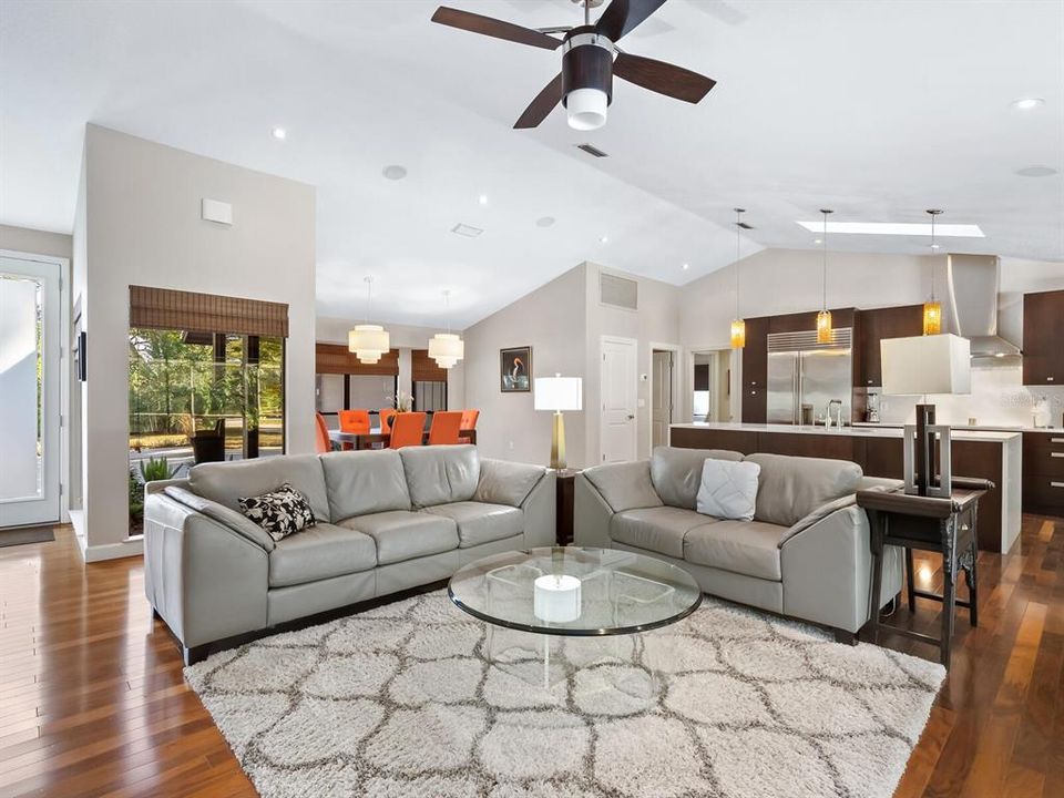 For Sale: $599,998 (3 beds, 2 baths, 2100 Square Feet)