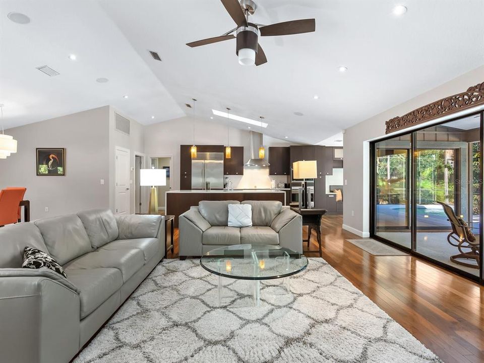 For Sale: $599,998 (3 beds, 2 baths, 2100 Square Feet)