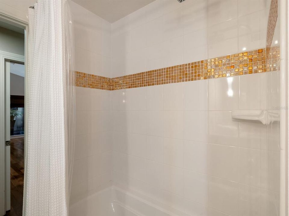 For Sale: $599,998 (3 beds, 2 baths, 2100 Square Feet)