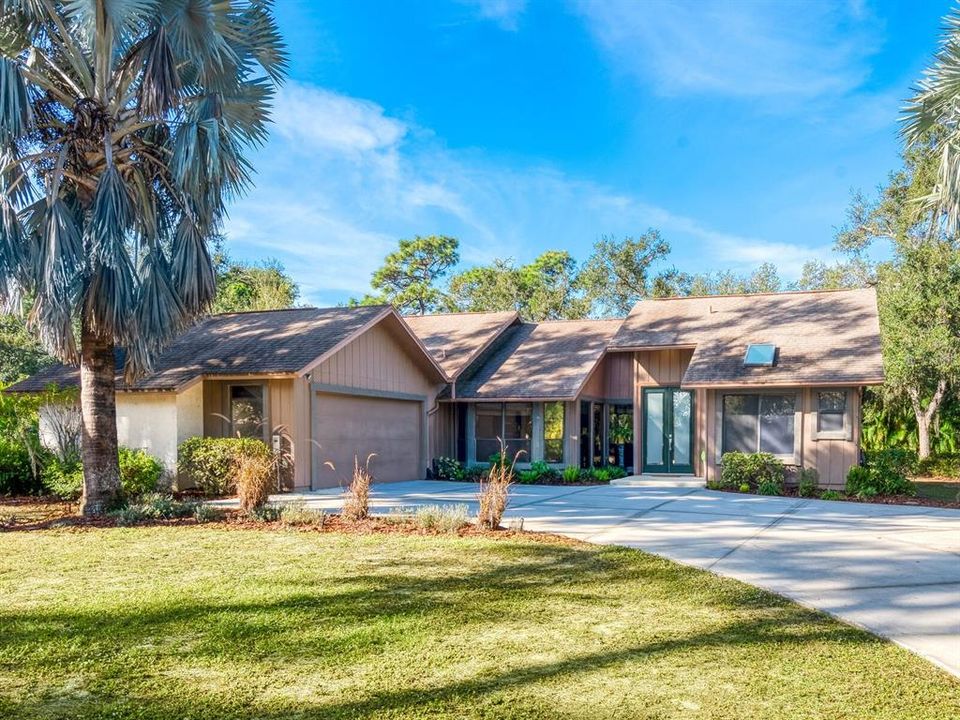 For Sale: $599,998 (3 beds, 2 baths, 2100 Square Feet)