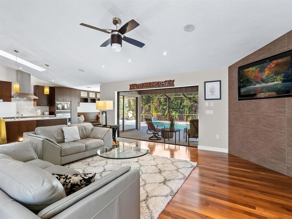 For Sale: $599,998 (3 beds, 2 baths, 2100 Square Feet)